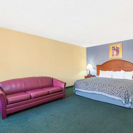 Blue Way Inn & Suites Wichita East Екстериор снимка