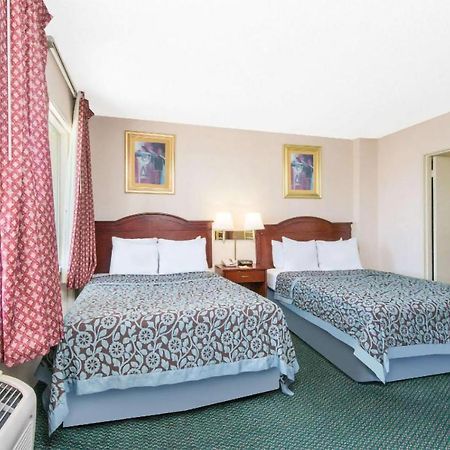 Blue Way Inn & Suites Wichita East Екстериор снимка